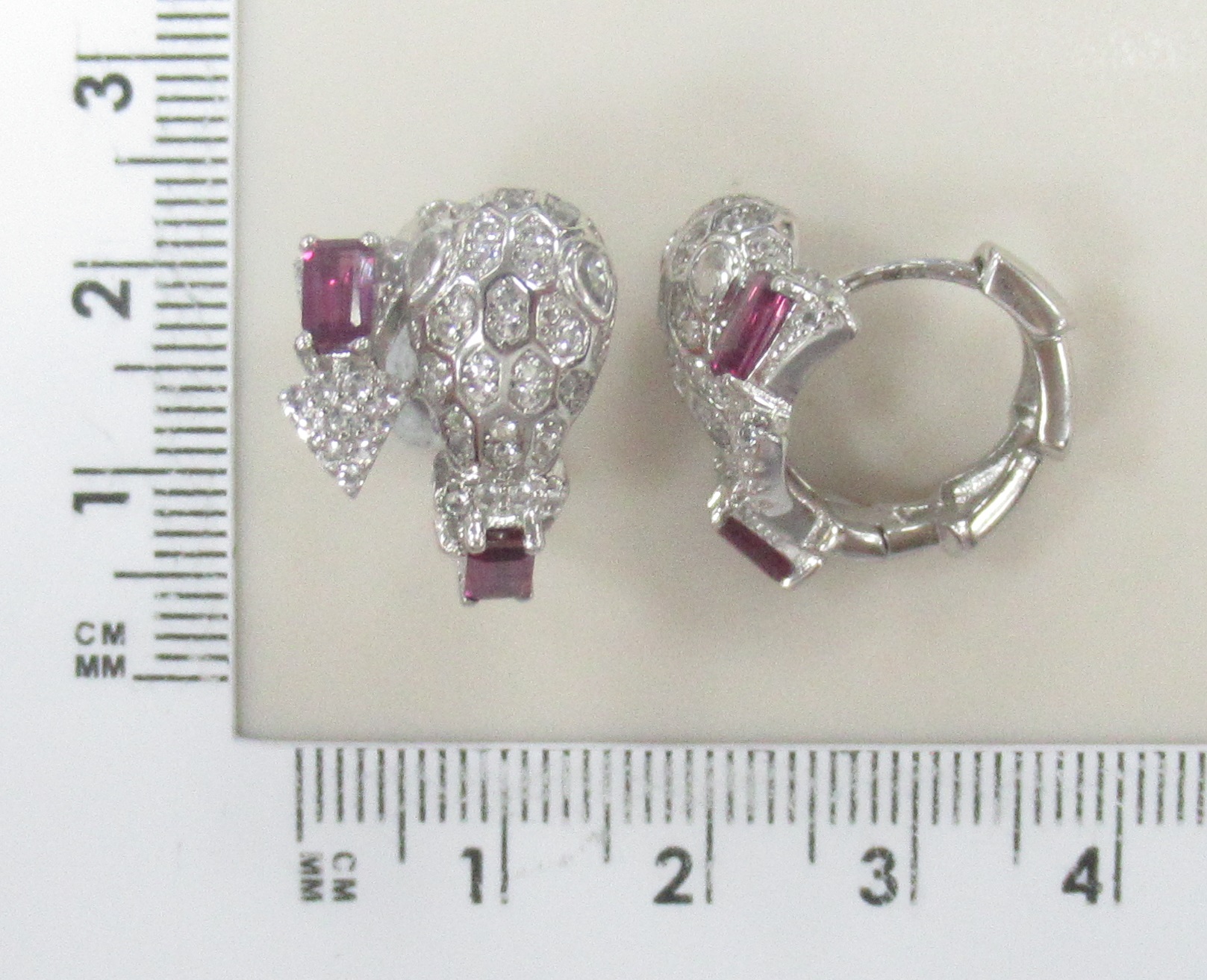 Серебряные серьги 925 пробы; вставки 4 Родолит 1,38ct; 148 Топаз белый 1,27ct;